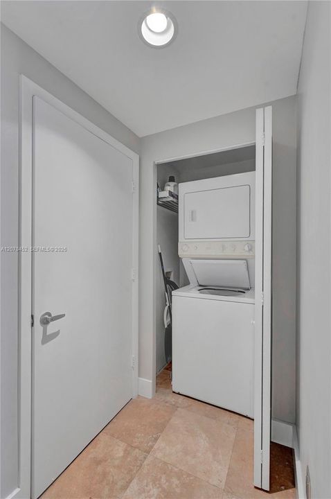 En Venta: $715,000 (2 camas, 2 baños, 1140 Pies cuadrados)