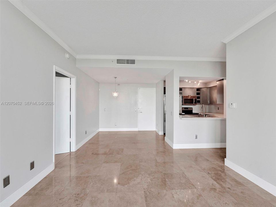 En Venta: $715,000 (2 camas, 2 baños, 1140 Pies cuadrados)