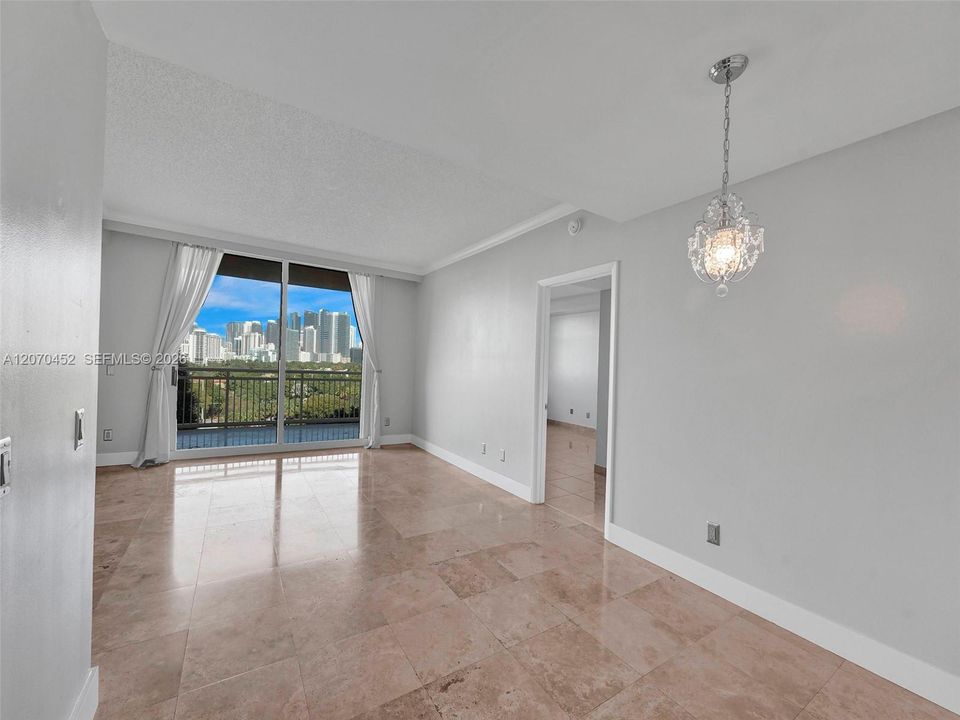 En Venta: $715,000 (2 camas, 2 baños, 1140 Pies cuadrados)