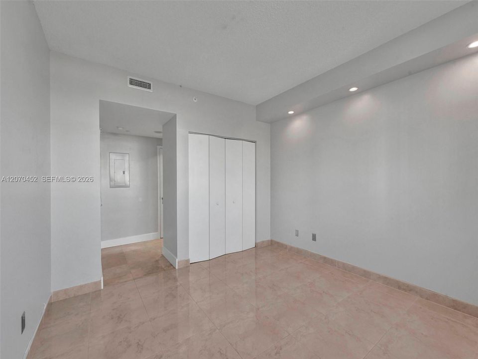 En Venta: $715,000 (2 camas, 2 baños, 1140 Pies cuadrados)