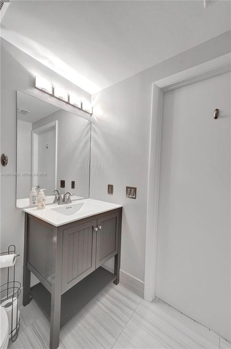 En Venta: $715,000 (2 camas, 2 baños, 1140 Pies cuadrados)