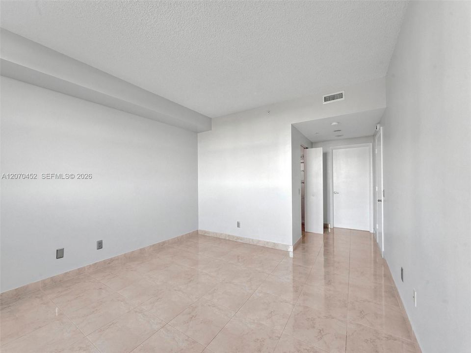 En Venta: $715,000 (2 camas, 2 baños, 1140 Pies cuadrados)