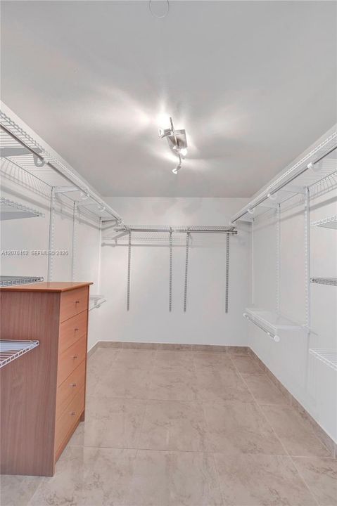 En Venta: $715,000 (2 camas, 2 baños, 1140 Pies cuadrados)