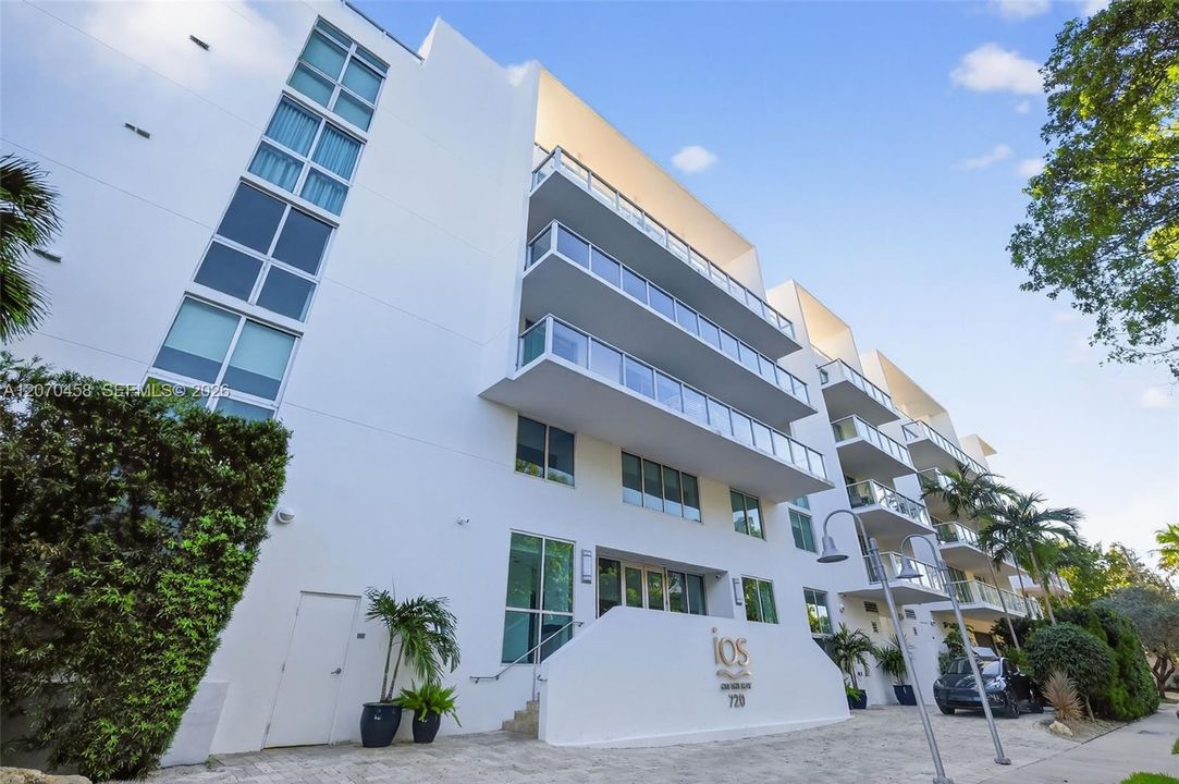 For Rent: $5,500 (2 beds, 2 baths, 1172 Square Feet)