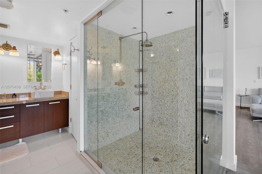 For Rent: $5,500 (2 beds, 2 baths, 1172 Square Feet)