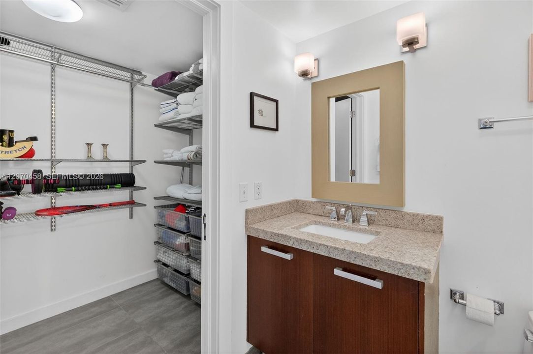 For Rent: $5,500 (2 beds, 2 baths, 1172 Square Feet)
