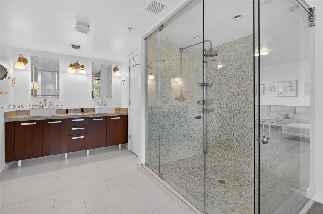For Rent: $5,500 (2 beds, 2 baths, 1172 Square Feet)