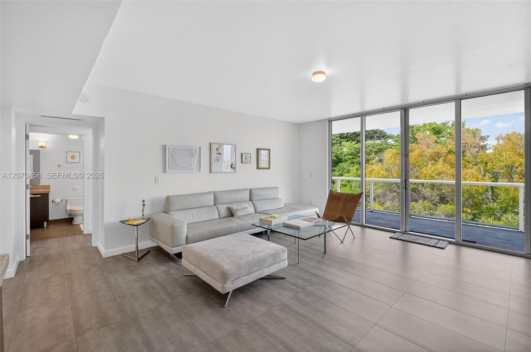 For Rent: $5,500 (2 beds, 2 baths, 1172 Square Feet)