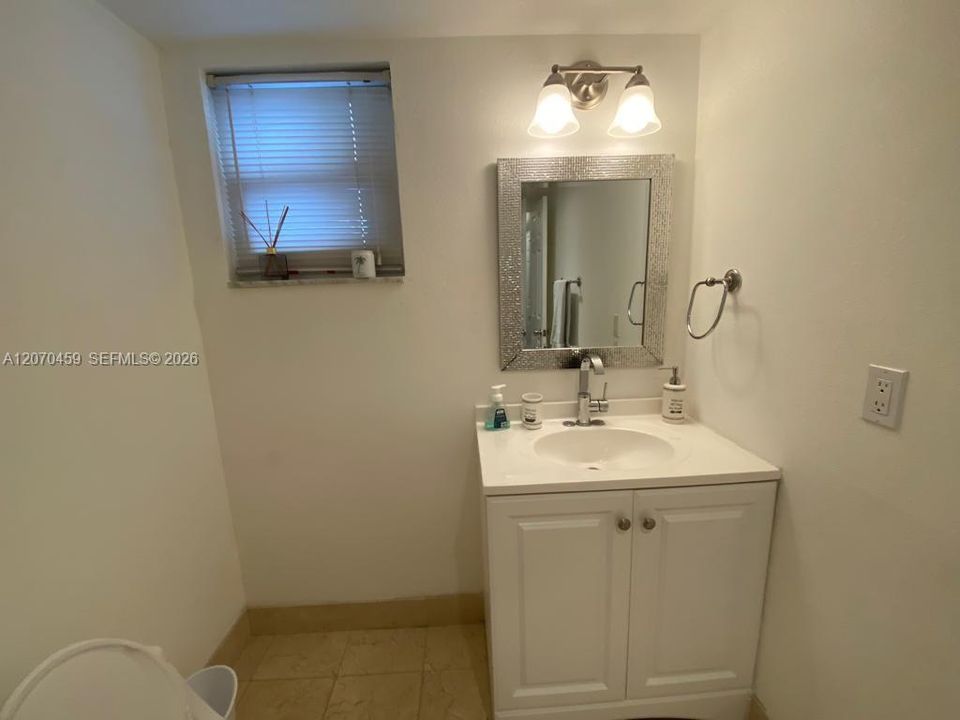 For Rent: $4,000 (2 beds, 2 baths, 1400 Square Feet)