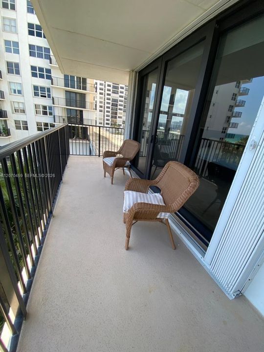 For Rent: $4,000 (2 beds, 2 baths, 1400 Square Feet)