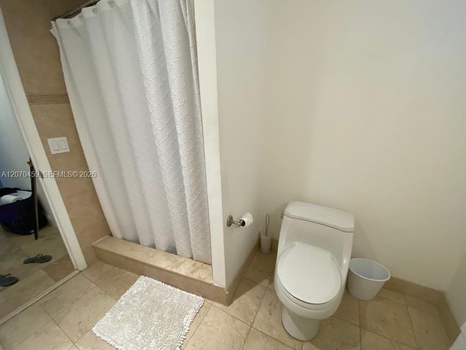 For Rent: $4,000 (2 beds, 2 baths, 1400 Square Feet)