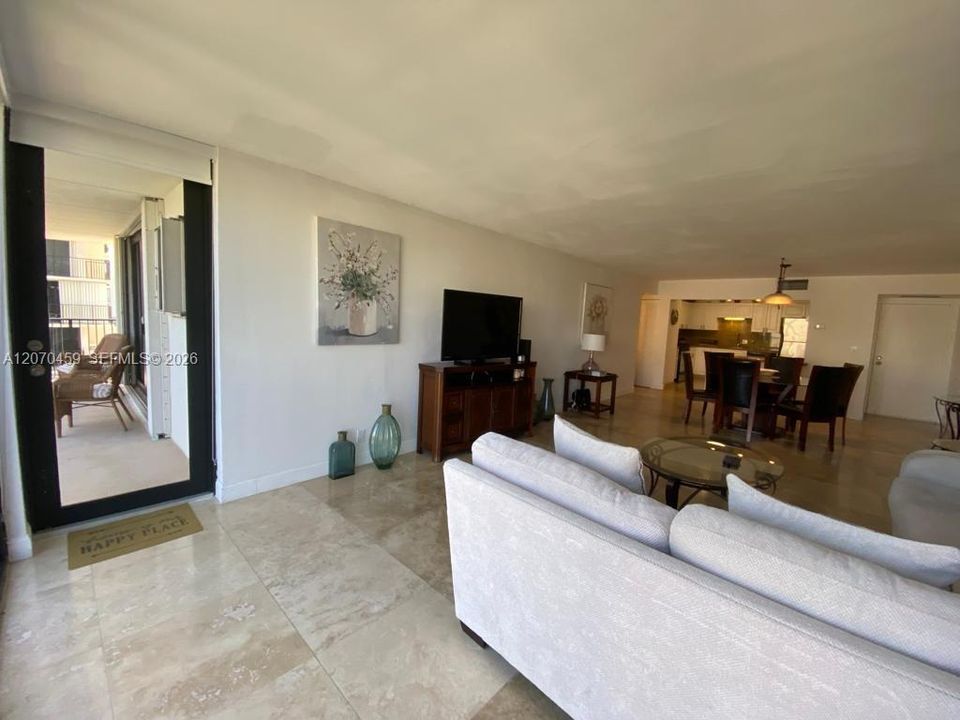 For Rent: $4,000 (2 beds, 2 baths, 1400 Square Feet)