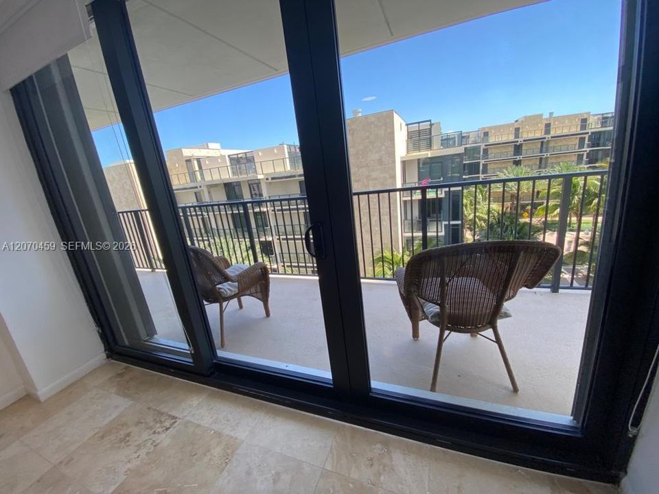 For Rent: $4,000 (2 beds, 2 baths, 1400 Square Feet)