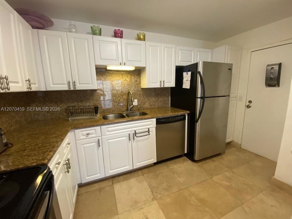 For Rent: $4,000 (2 beds, 2 baths, 1400 Square Feet)
