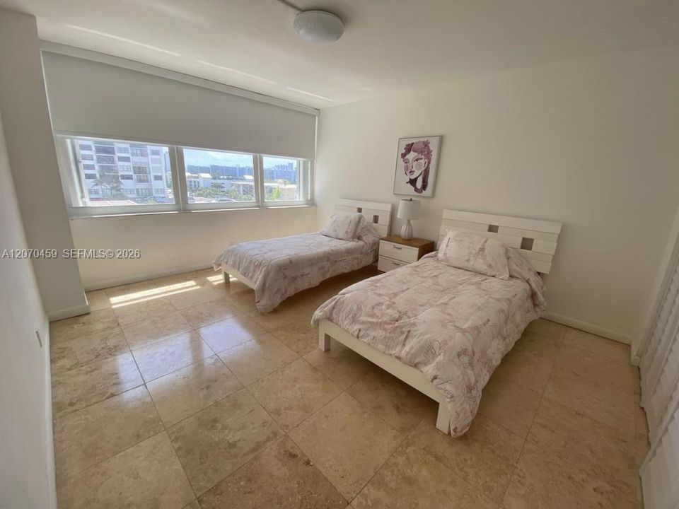 For Rent: $4,000 (2 beds, 2 baths, 1400 Square Feet)