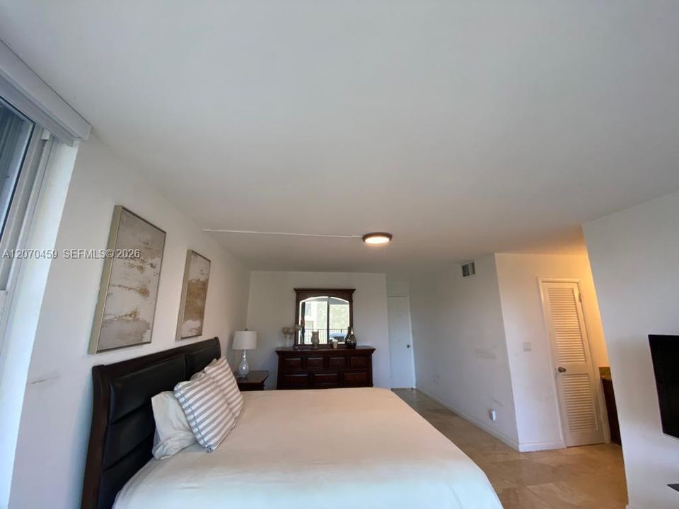 For Rent: $4,000 (2 beds, 2 baths, 1400 Square Feet)