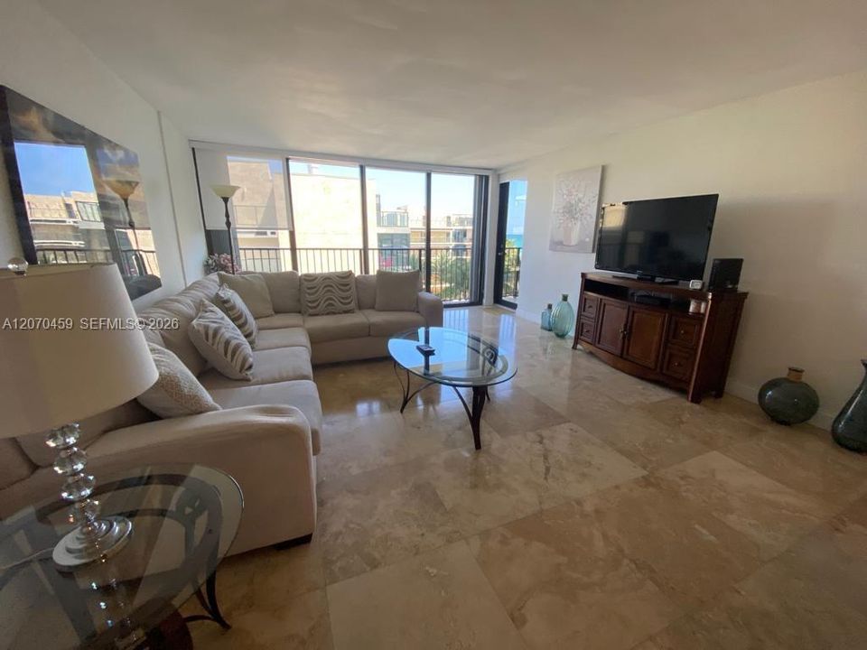 For Rent: $4,000 (2 beds, 2 baths, 1400 Square Feet)
