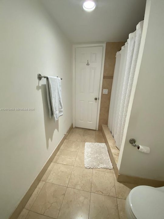 For Rent: $4,000 (2 beds, 2 baths, 1400 Square Feet)