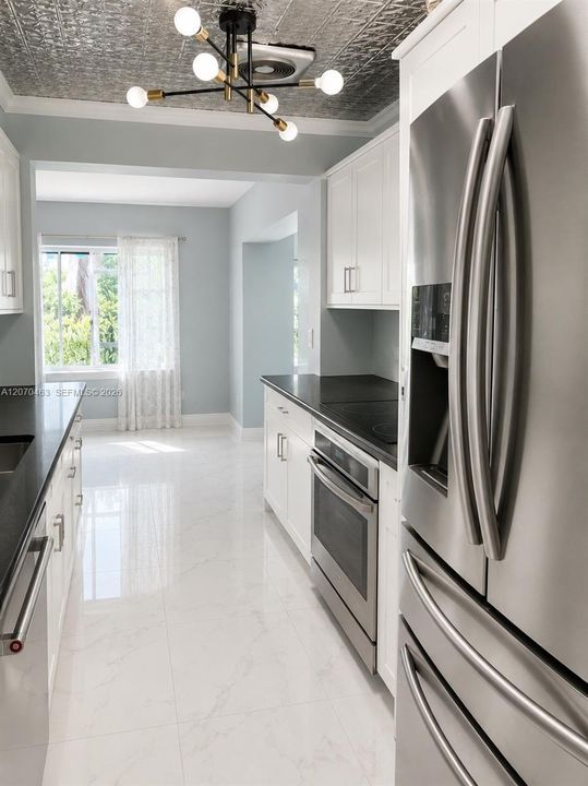 For Sale: $589,900 (2 beds, 2 baths, 2021 Square Feet)