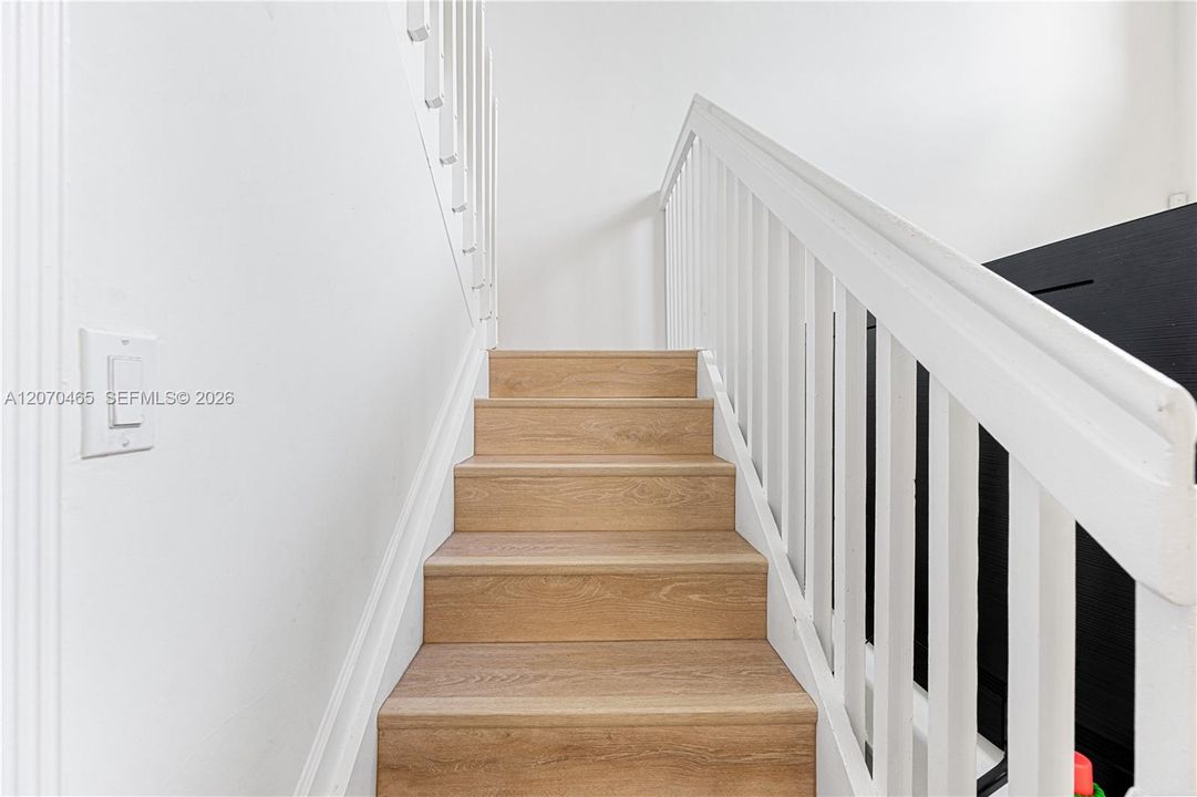 For Sale: $495,000 (3 beds, 3 baths, 1304 Square Feet)