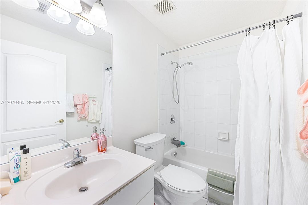 For Sale: $495,000 (3 beds, 3 baths, 1304 Square Feet)