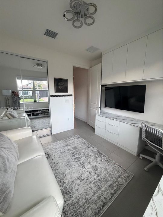 Guest Bedroom/Office