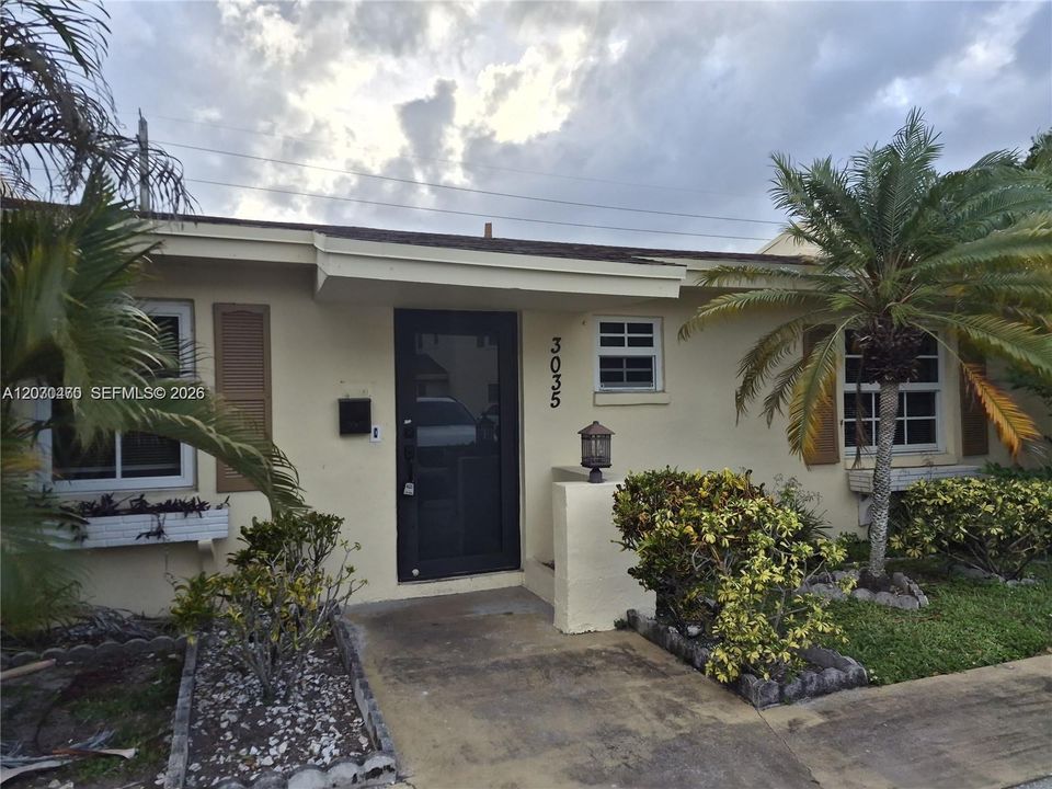 For Sale: $260,000 (4 beds, 1 baths, 1000 Square Feet)