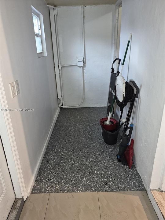 For Sale: $260,000 (4 beds, 1 baths, 1000 Square Feet)