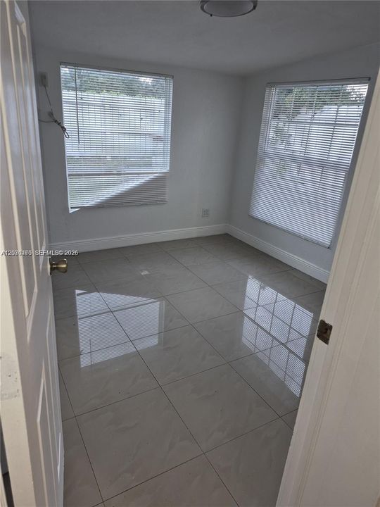 For Sale: $260,000 (4 beds, 1 baths, 1000 Square Feet)