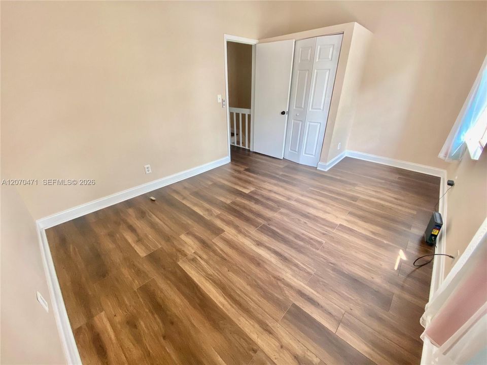 For Rent: $2,800 (2 beds, 1 baths, 1120 Square Feet)