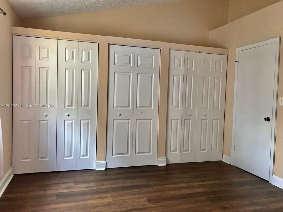 For Rent: $2,800 (2 beds, 1 baths, 1120 Square Feet)