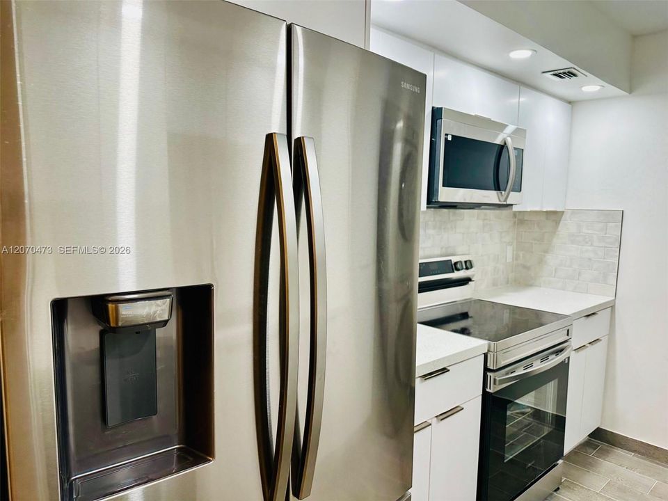 NEW KITCHEN WITH STAINLESS STEEL APPLIANCES