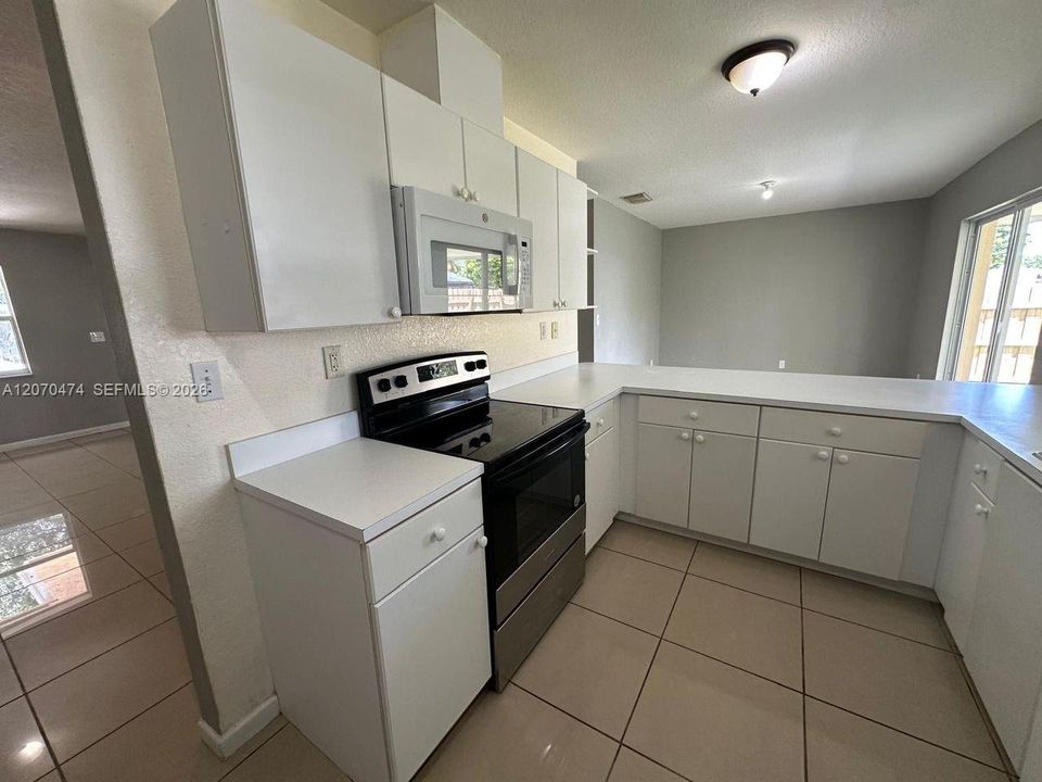 For Rent: $2,800 (3 beds, 2 baths, 1200 Square Feet)