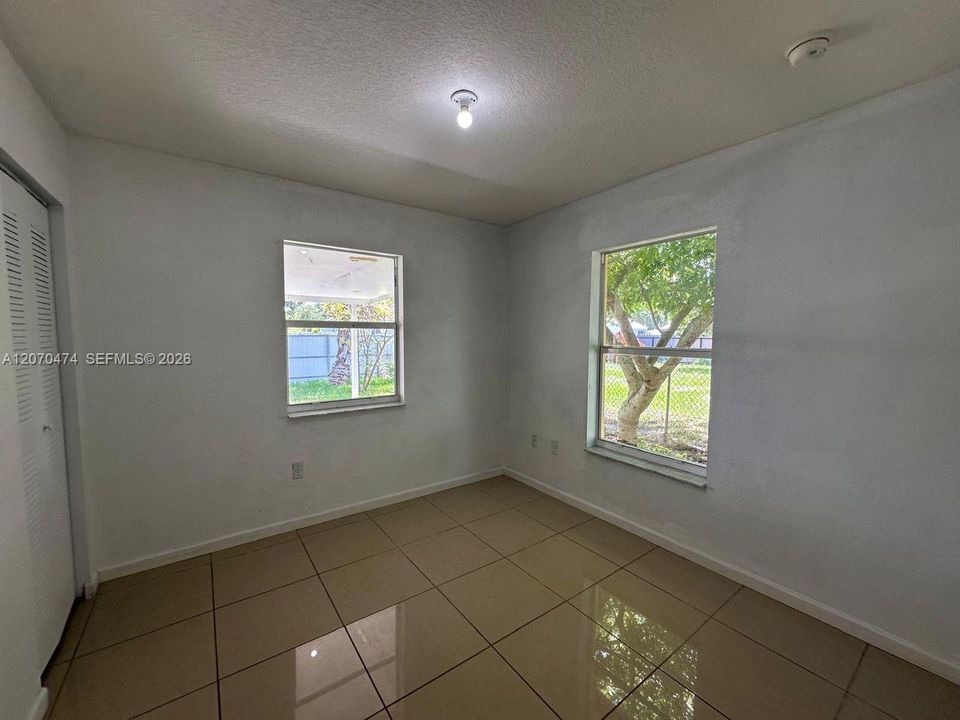 For Rent: $2,800 (3 beds, 2 baths, 1200 Square Feet)