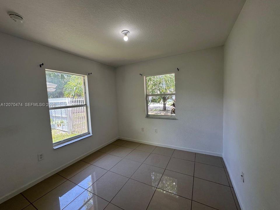 For Rent: $2,800 (3 beds, 2 baths, 1200 Square Feet)