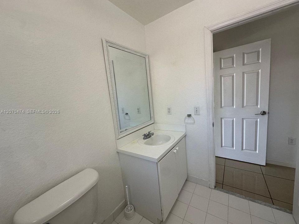 For Rent: $2,800 (3 beds, 2 baths, 1200 Square Feet)