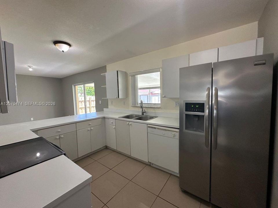 For Rent: $2,800 (3 beds, 2 baths, 1200 Square Feet)