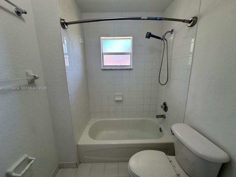 For Rent: $2,800 (3 beds, 2 baths, 1200 Square Feet)