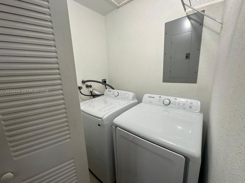 For Rent: $2,800 (3 beds, 2 baths, 1200 Square Feet)