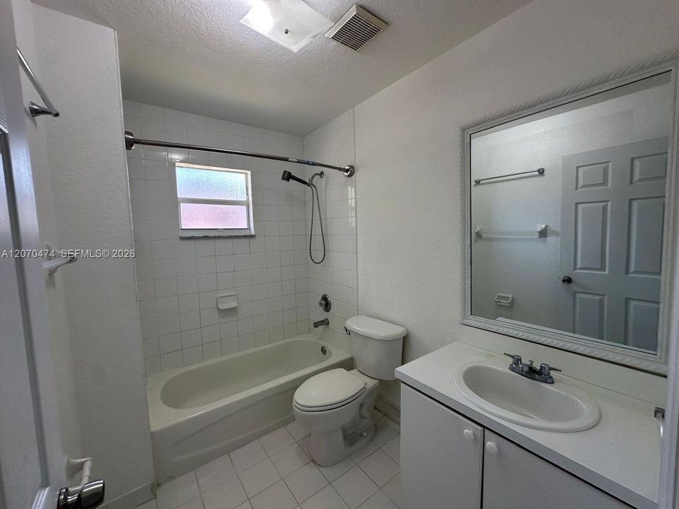 For Rent: $2,800 (3 beds, 2 baths, 1200 Square Feet)