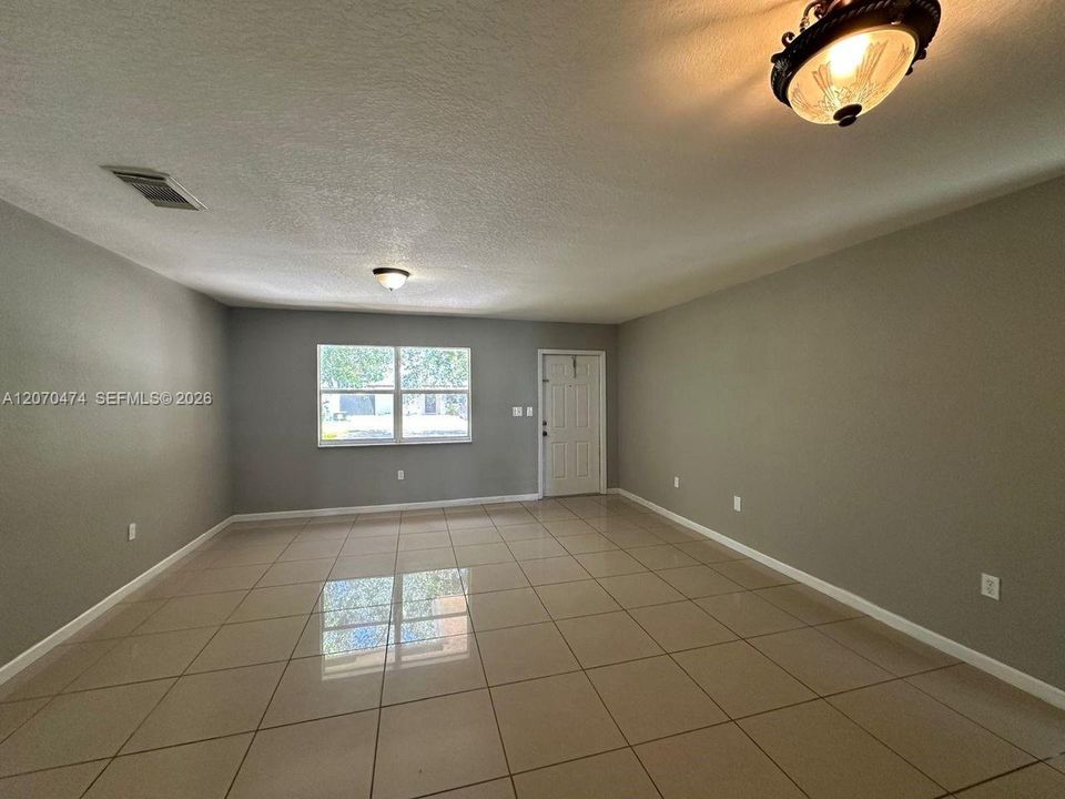 For Rent: $2,800 (3 beds, 2 baths, 1200 Square Feet)