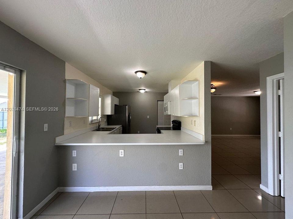For Rent: $2,800 (3 beds, 2 baths, 1200 Square Feet)