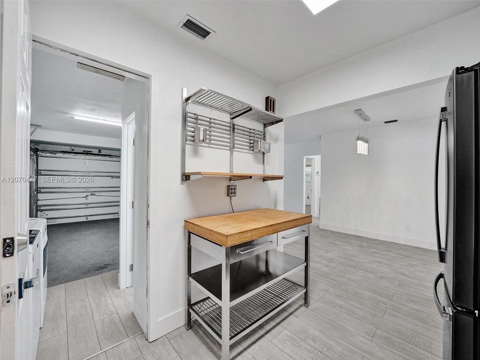 For Sale: $778,000 (2 beds, 2 baths, 1212 Square Feet)