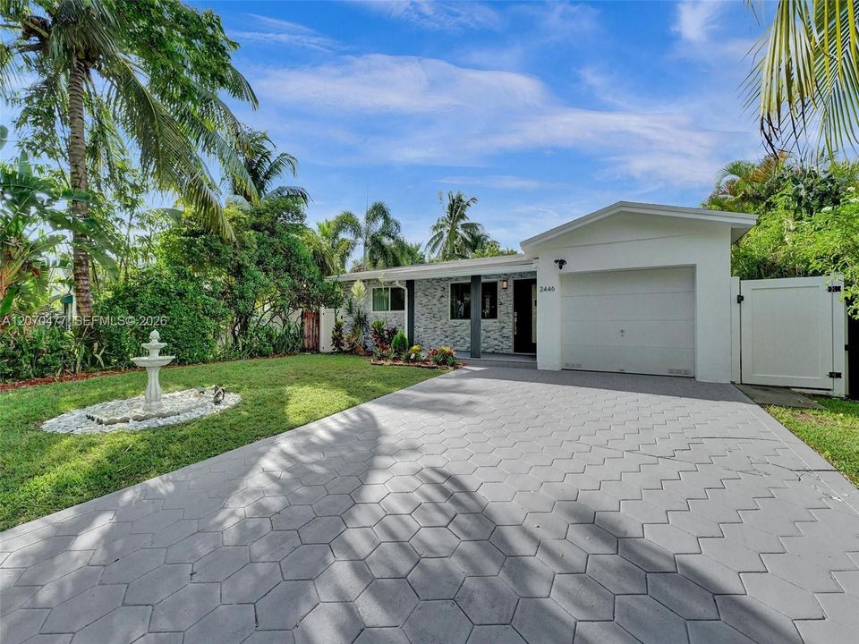 For Sale: $778,000 (2 beds, 2 baths, 1212 Square Feet)