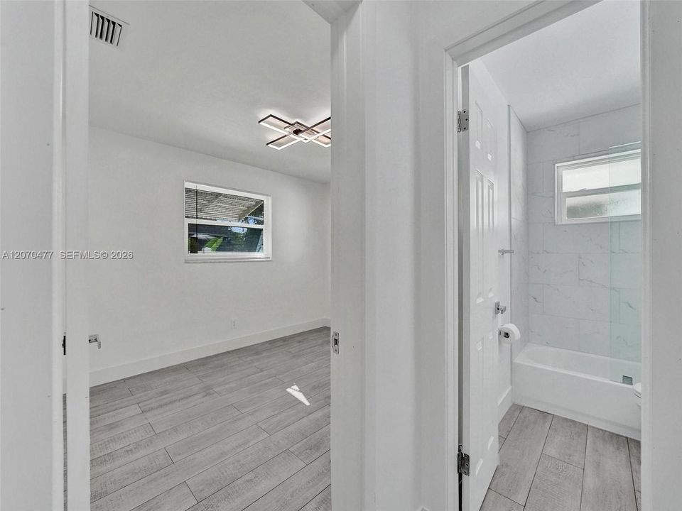 For Sale: $778,000 (2 beds, 2 baths, 1212 Square Feet)