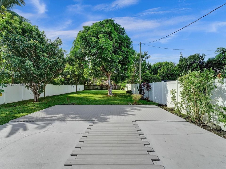 For Sale: $778,000 (2 beds, 2 baths, 1212 Square Feet)