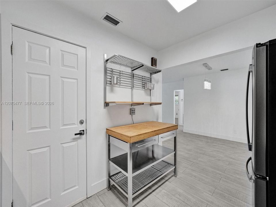 For Sale: $778,000 (2 beds, 2 baths, 1212 Square Feet)