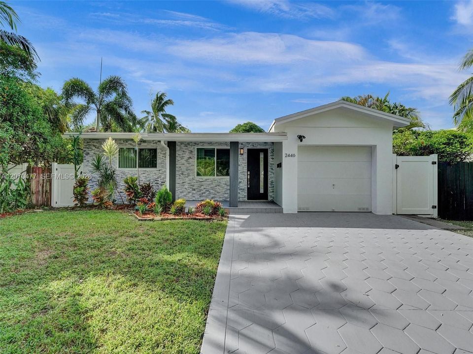 For Sale: $778,000 (2 beds, 2 baths, 1212 Square Feet)