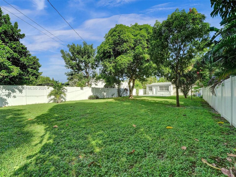 For Sale: $778,000 (2 beds, 2 baths, 1212 Square Feet)