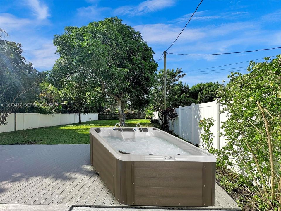For Sale: $778,000 (2 beds, 2 baths, 1212 Square Feet)